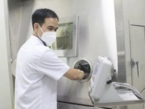 Bộ Y tế yêu cầu BV E làm rõ vụ 'bệnh nhân kẹp tiền vào sổ để được xạ trị nhanh'