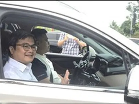 Phó Chủ tịch Hà Nội trải nghiệm ô tô tự lái