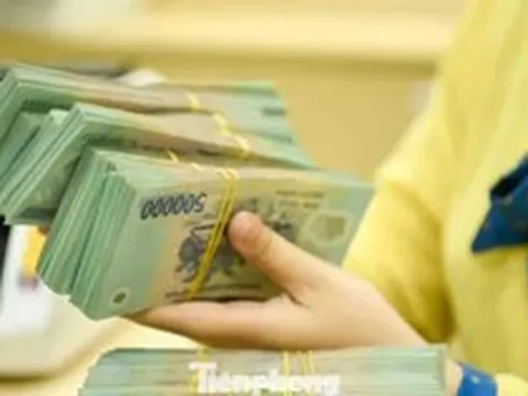 Lãi suất huy động neo cao dù áp lực thanh khoản ‘hạ nhiệt’