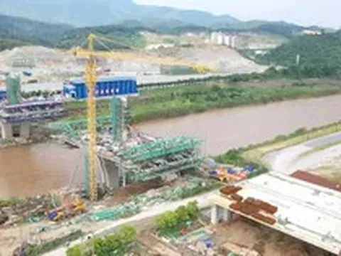 Cầu vượt sông Hồng nối Việt Nam - Trung Quốc tại Lào Cai dần hình thành