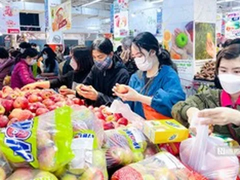 Phó Thủ tướng: Bình ổn thị trường, xử lý nghiêm tình trạng tăng giá bất hợp lý