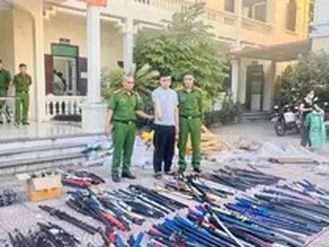 Công an thu giữ khoảng 1 tấn vũ khí thô sơ và công cụ hỗ trợ