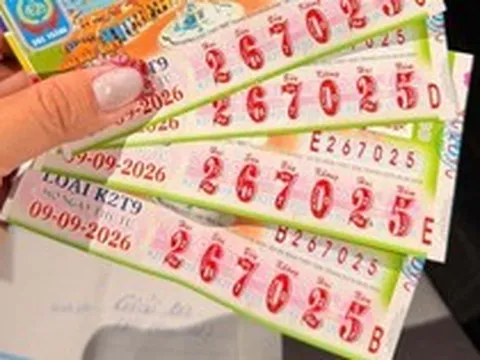 2 nữ công nhân mỗi người nhận 4 tỷ đồng tiền mặt