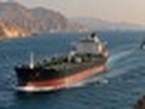 Lý do Mỹ thu hẹp đáng kể thời gian hộ tống tàu hàng tại eo biển Hormuz