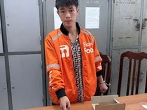 Công an bắt shipper Nguyễn Duy Cương SN 2007 khi đang đi giao hàng