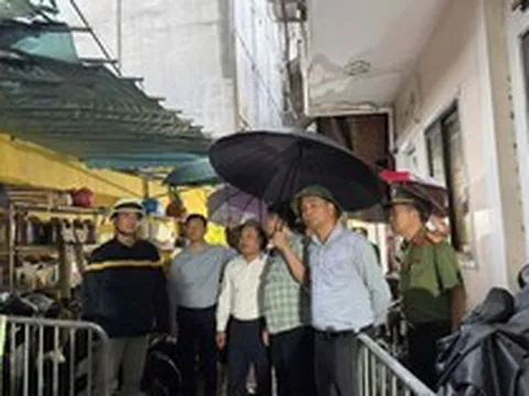 Chủ tịch Hà Nội kiểm tra hiện trường vụ cháy nhà khiến 5 người tử vong
