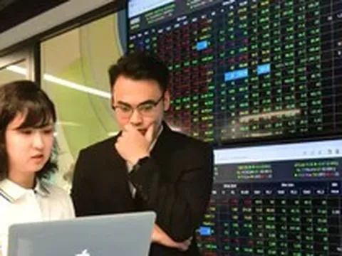 Chứng khoán 'nín thở' trước tin quan trọng