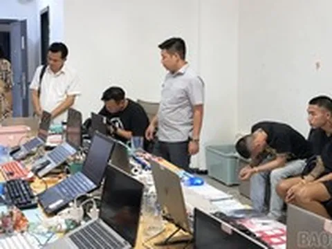 Đột kích đường dây lừa đảo hơn 1.500 tỷ đồng, bắt 64 người Việt, thu 192 điện thoại