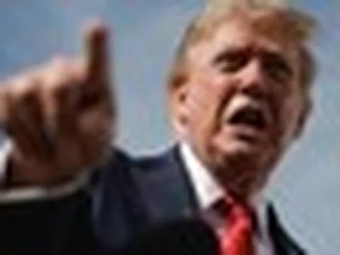Phản ứng của ông Trump sau khi Fed tăng lãi suất