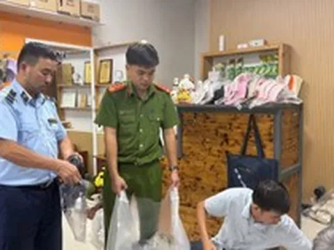 Ra quyết định khởi tố chủ shop giày dép Tạ Thị Ngân SN 1990