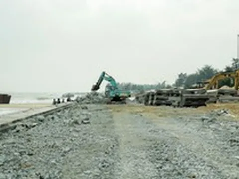 Sau mưa lũ, kè chống sạt lở trăm tỷ ở Huế ra sao?