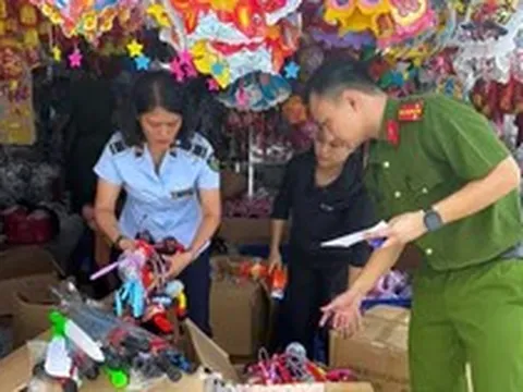 Tràn ngập đồ chơi Trung thu '3 không'