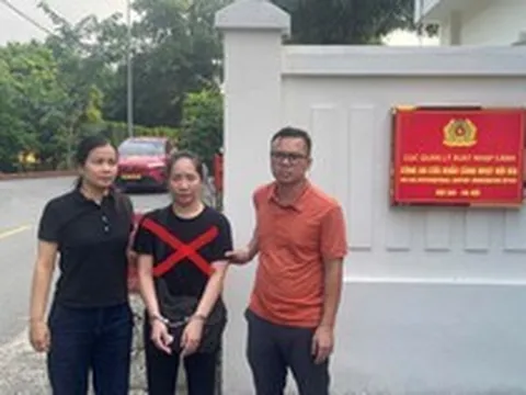 Bắt Bùi Thị Hồng Ngọc SN 1989 khi vừa về Việt Nam