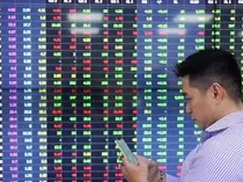 VN-Index đảo chiều trước giờ nâng hạng