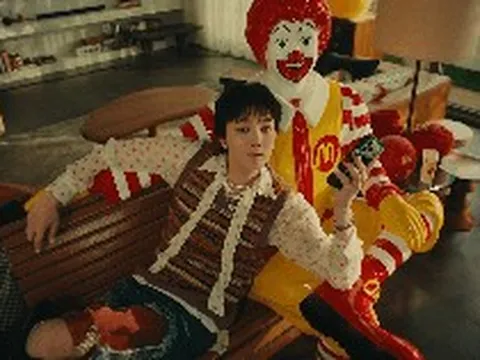 G-DRAGON bắt tay McDonald’s quảng bá gà rán