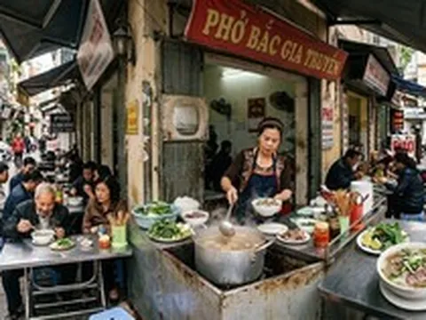Những bát bún 10.000 đồng giữa chợ Hà Nội