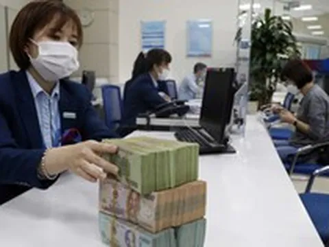 Lãi suất huy động tăng cao, ngân hàng hút tiền gửi kỷ lục