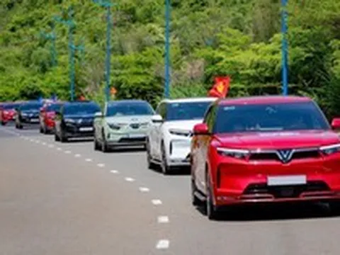 Tỷ phú Phạm Nhật Vượng ưu đãi khủng: Chia sẻ 100% doanh thu cho tài xế trong 2 năm