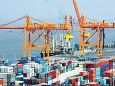 Xuất nhập khẩu đến giữa tháng 9 vượt 825 tỷ USD