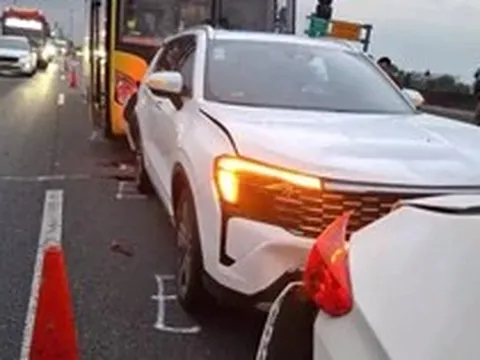 5 xe ô tô đâm liên hoàn vì lỗi không giữ khoảng cách an toàn trên cao tốc