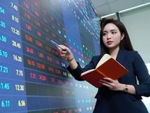 Thấy gì việc mua bán cổ phiếu của lãnh đạo doanh nghiệp bất động sản?