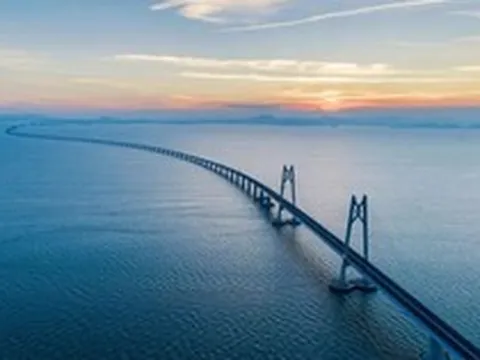 Siêu cầu dài nhất thế giới, vượt cả quãng đường Hà Nội – Hạ Long: Huy động 10.000 người dựng trong 3 năm, sử dụng hơn 4.500 dầm bê tông nặng tới 900 tấn